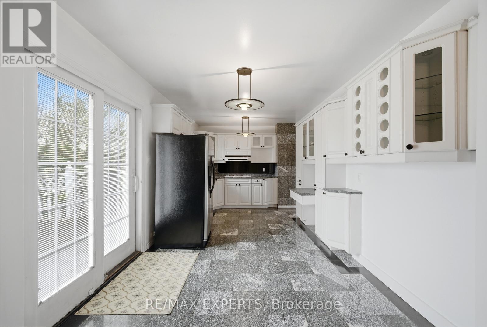 5945 KING STREET - 18