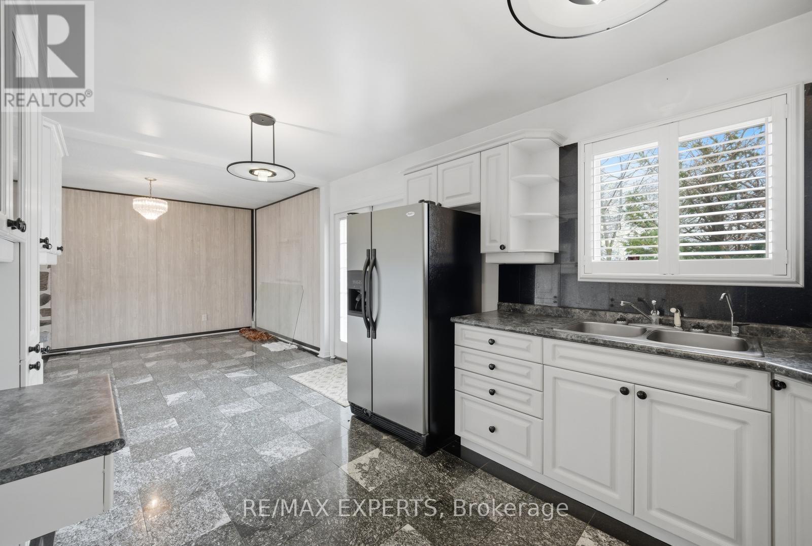 5945 KING STREET - 20