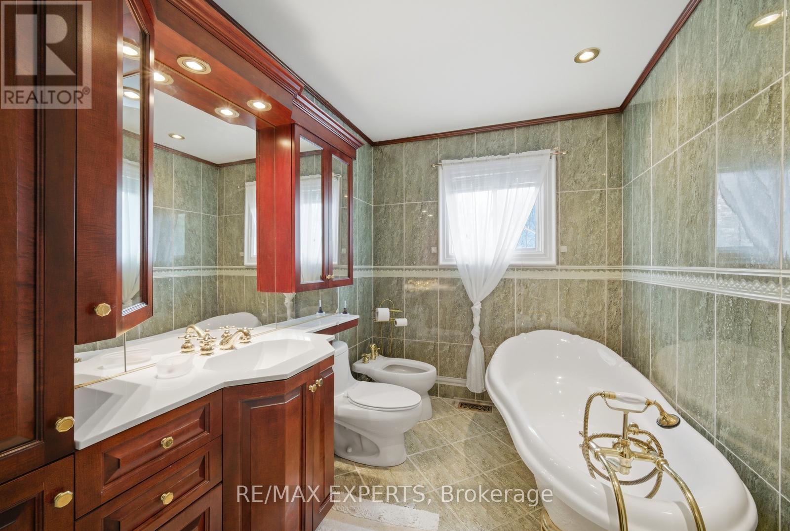 5945 KING STREET - 23