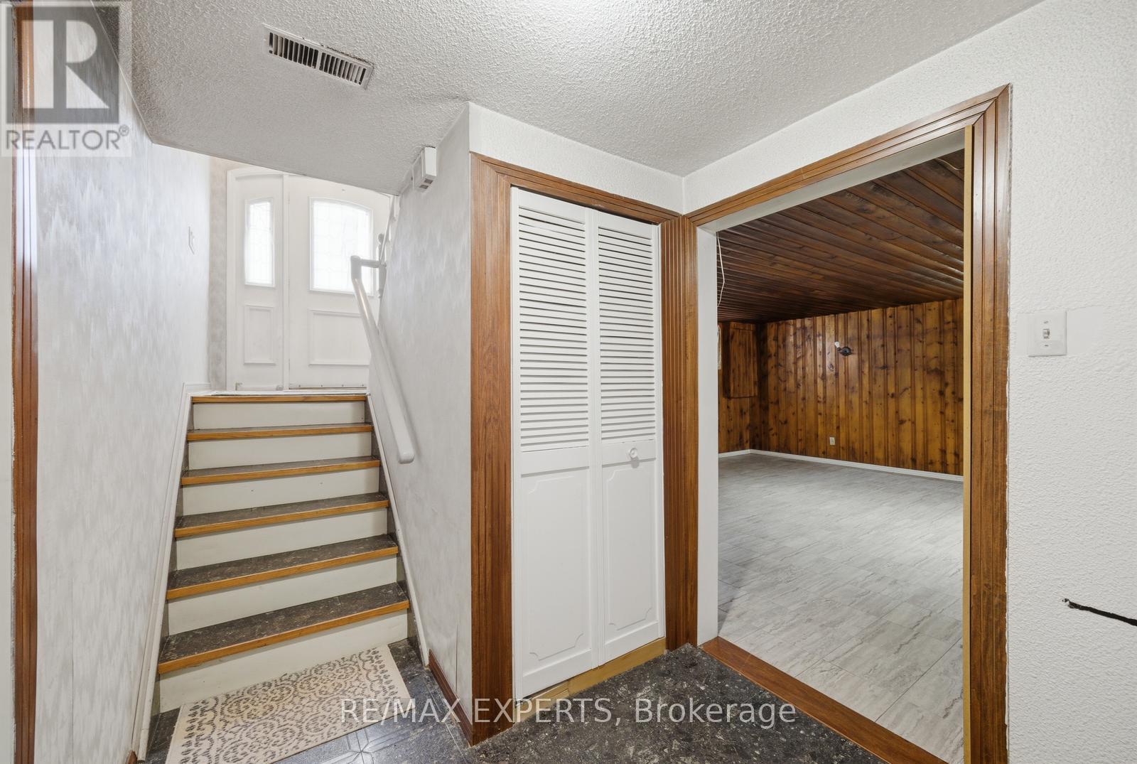 5945 KING STREET - 32