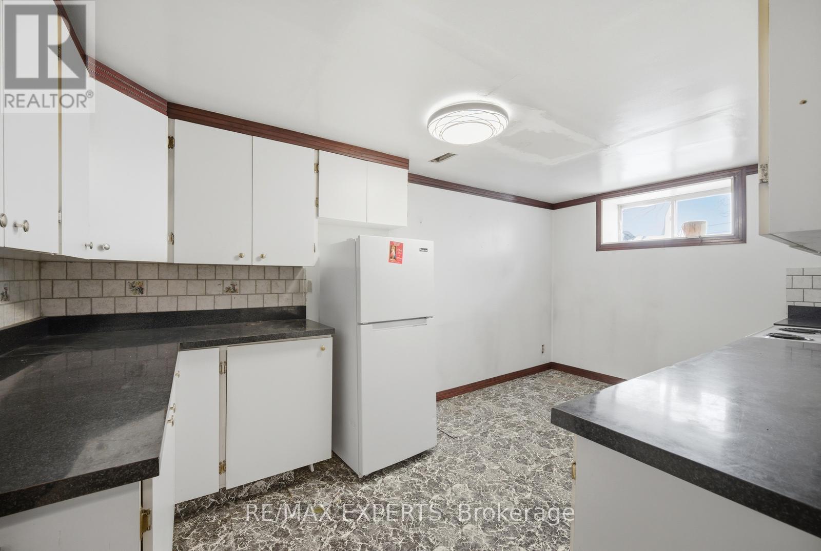 5945 KING STREET - 33