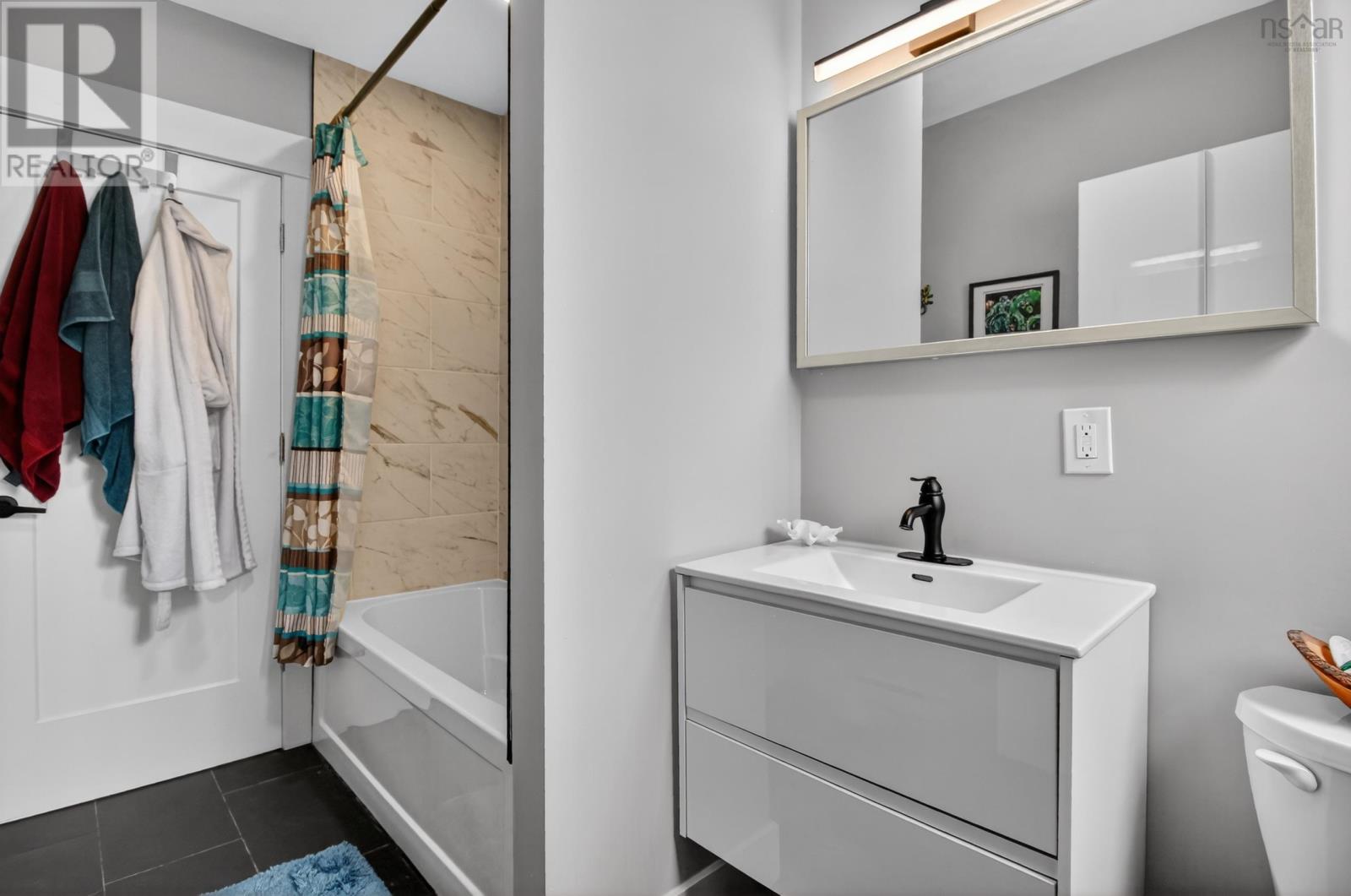 Property 27 of 32 of 6243 Seaforth Street