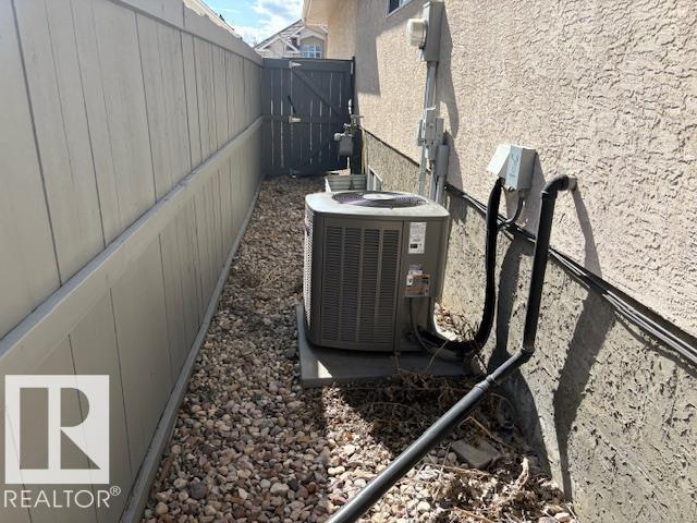 241 DARLINGTON CR NW - 60