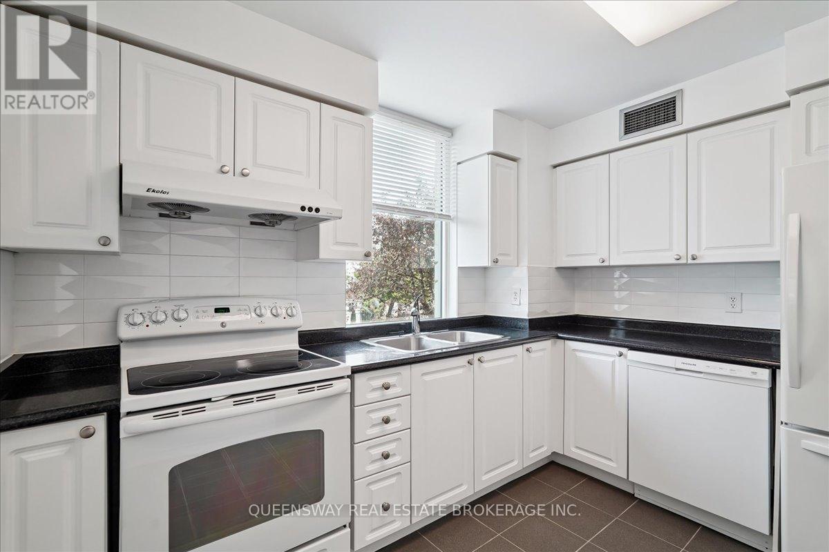 200 - 28 PEMBERTON AVENUE, Toronto (Newtonbrook East), Ontario, M2M4L1 — Photo 5