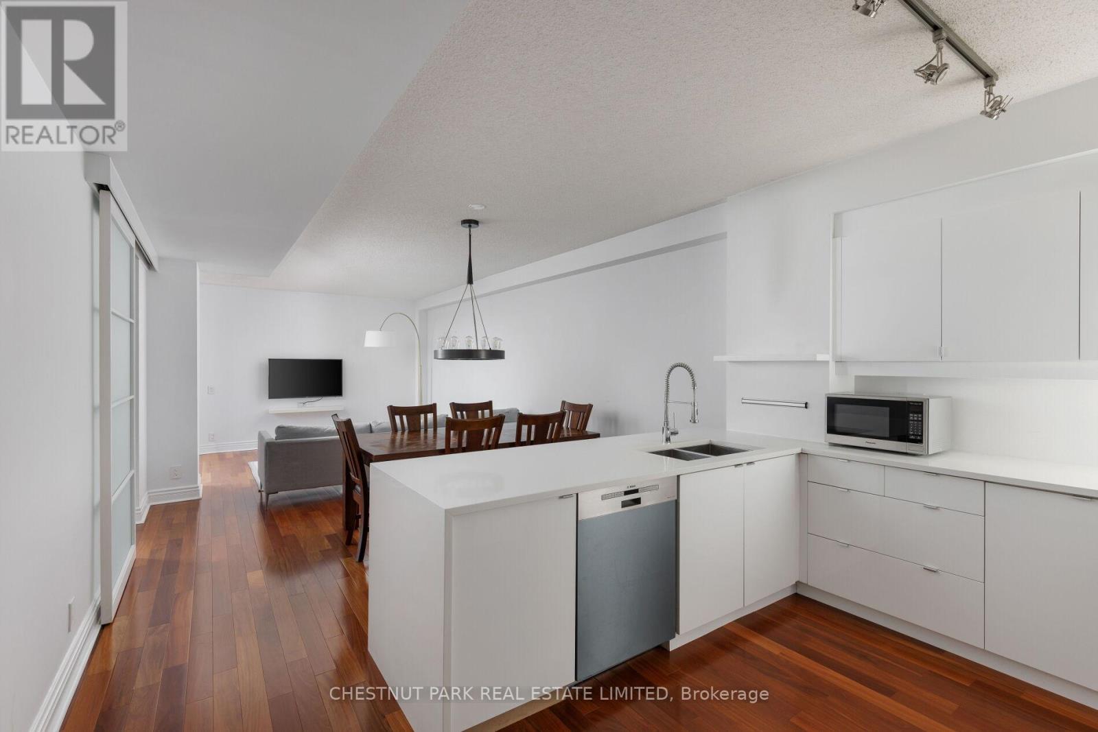 #516E 500 QUEENS QUAY W - 5