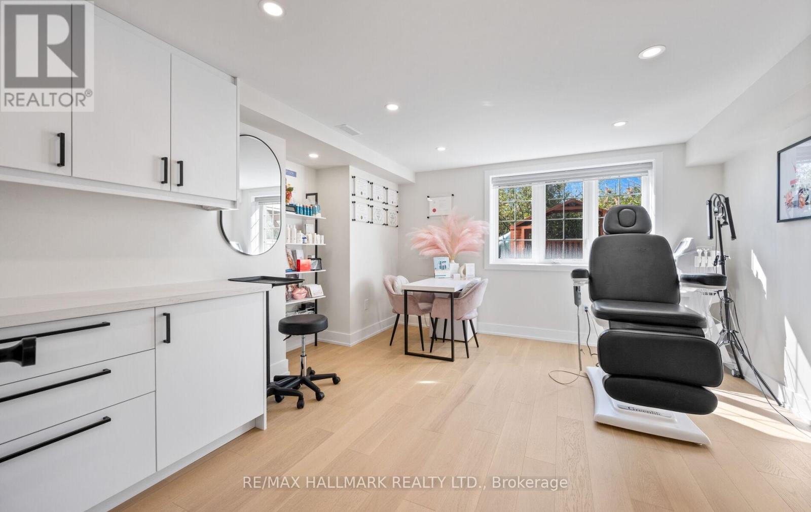 155 STEVENSON CRESCENT — photo 34