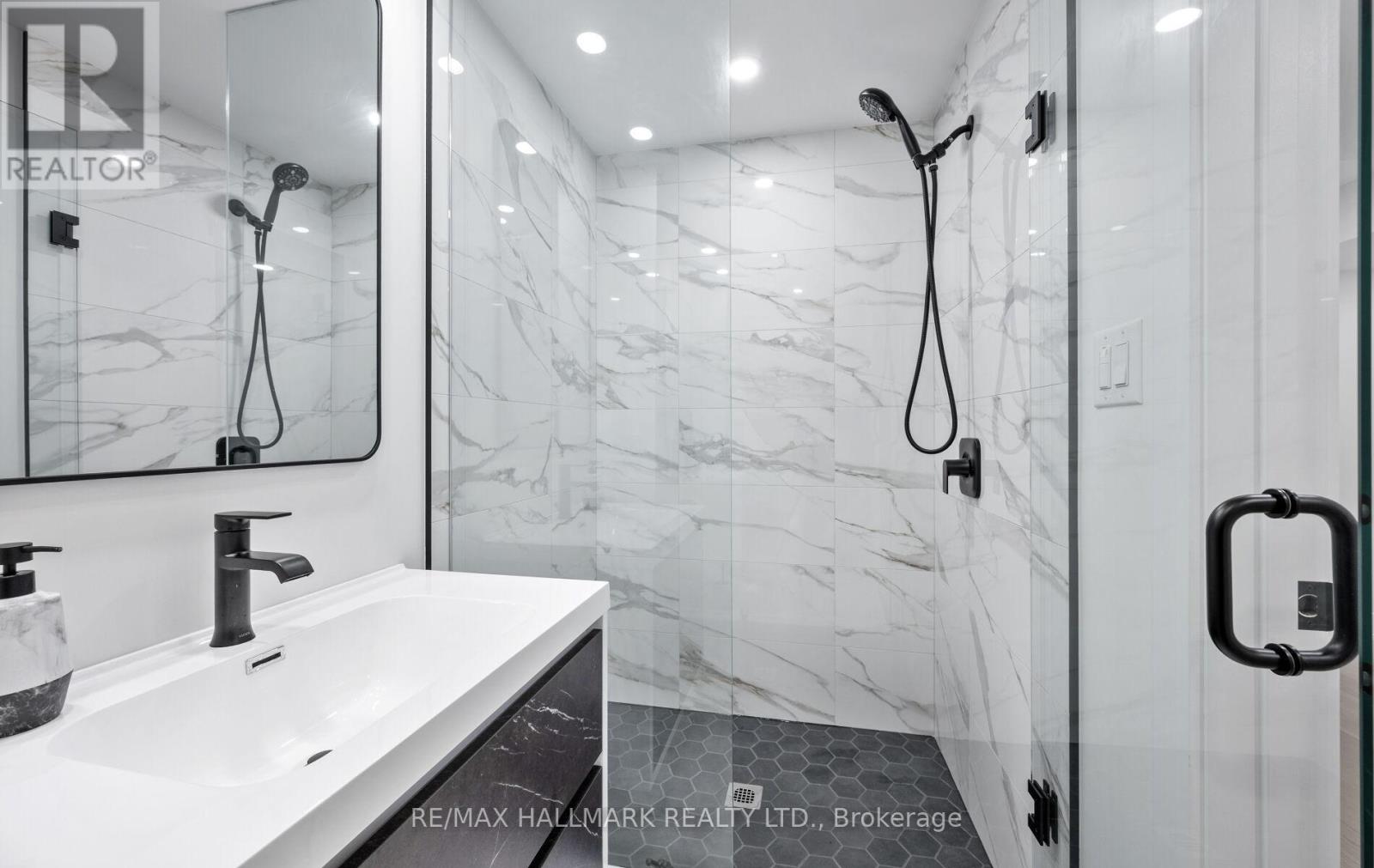 155 STEVENSON CRESCENT — photo 37