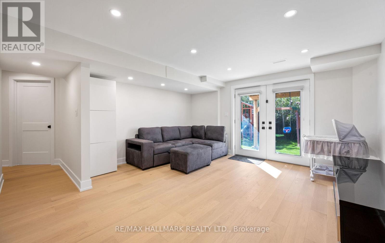155 STEVENSON CRESCENT — photo 38