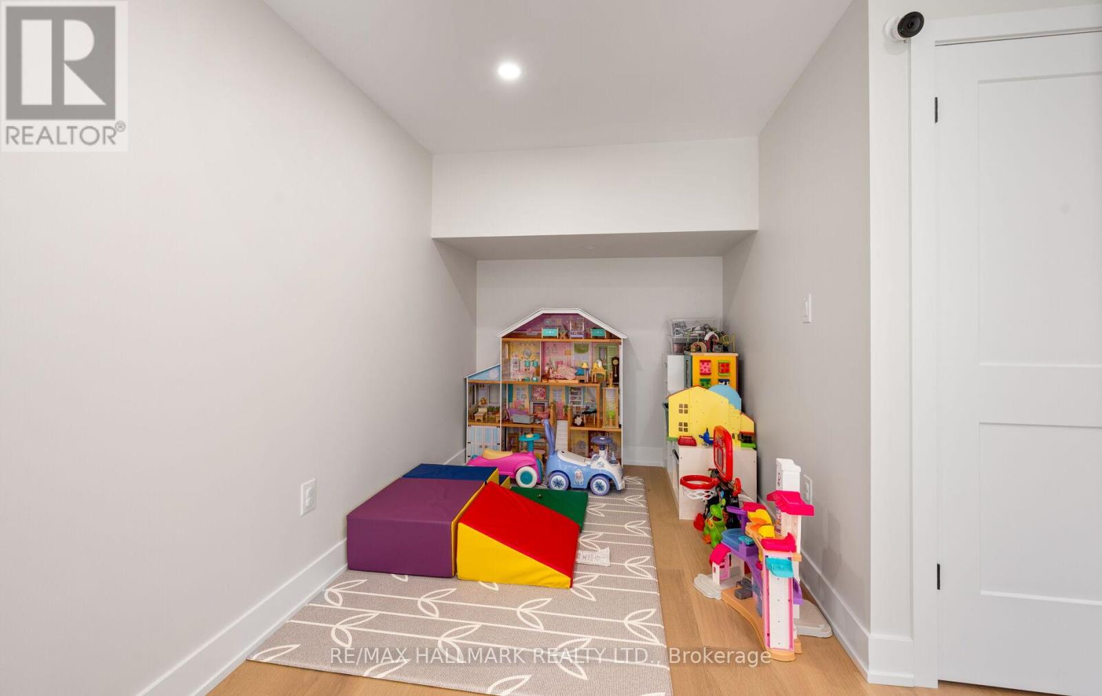 155 STEVENSON CRESCENT — photo 40