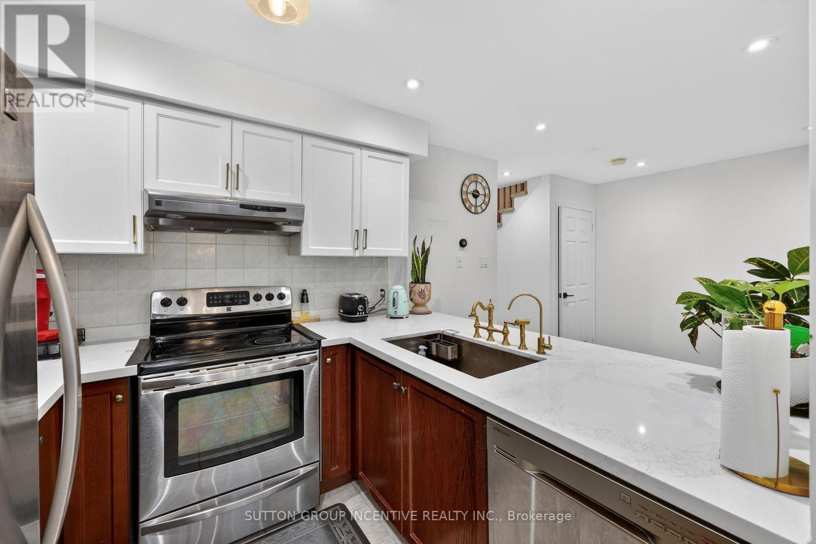 46 BATES COURT - 10