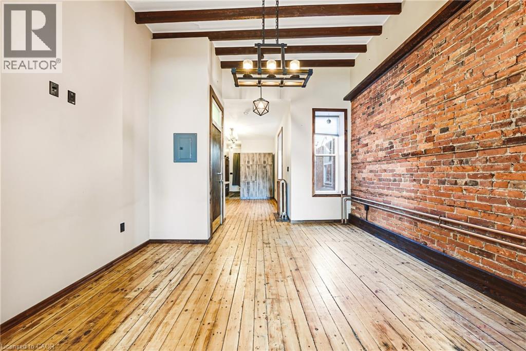 593 & 595 E KING Street E - 31