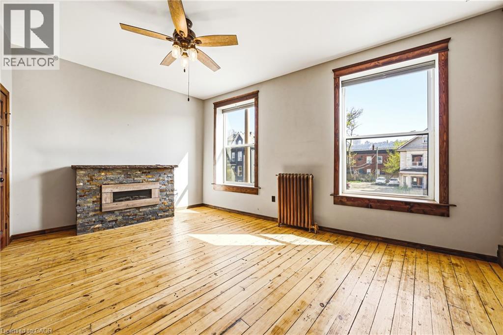 593 & 595 E KING Street E — photo 32