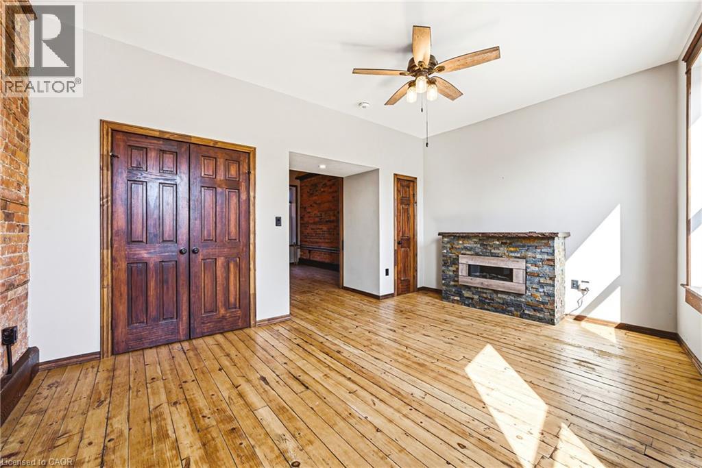 593 & 595 E KING Street E — photo 33