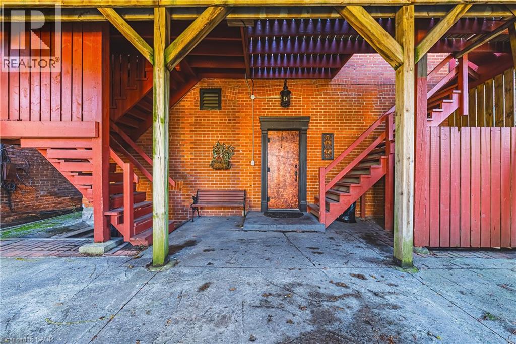 593 & 595 E KING Street E - 41
