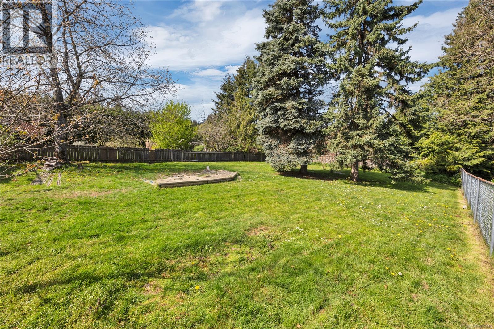 564 Nova St - Image 2