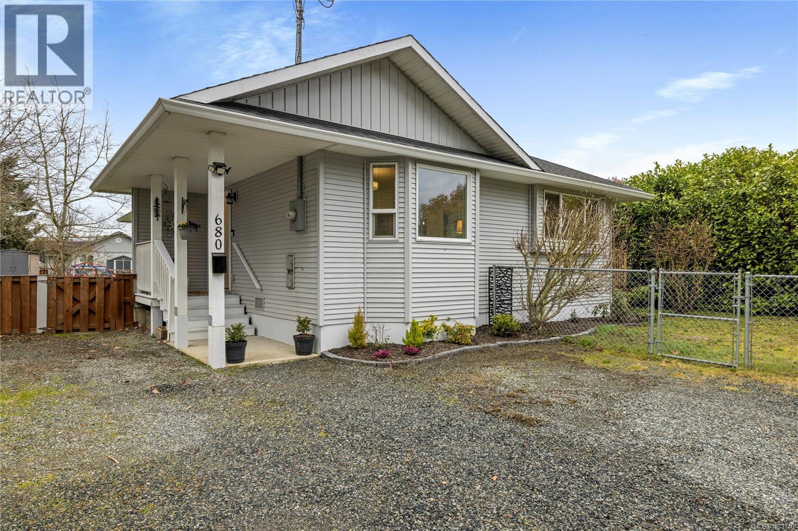 680 Montague Rd - 24