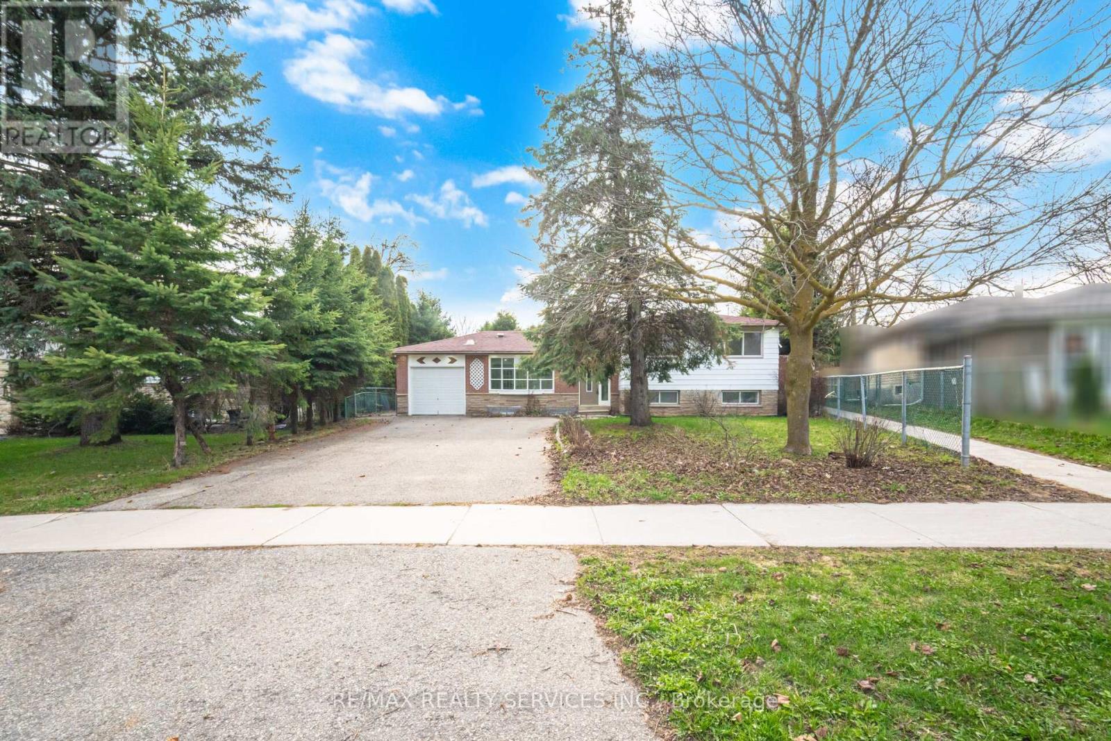 15 LAWRENCE AVENUE, Orangeville, Ontario, L9W1S5 — Photo 2