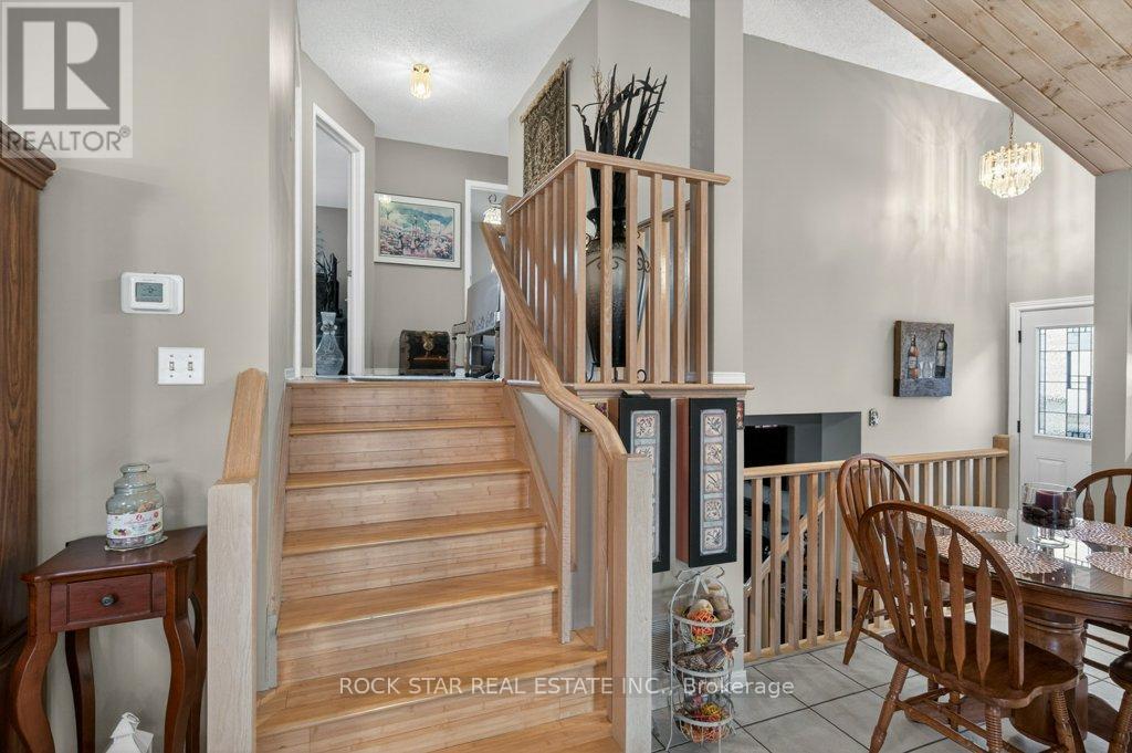 35 HEPBURN CRESCENT — photo 13