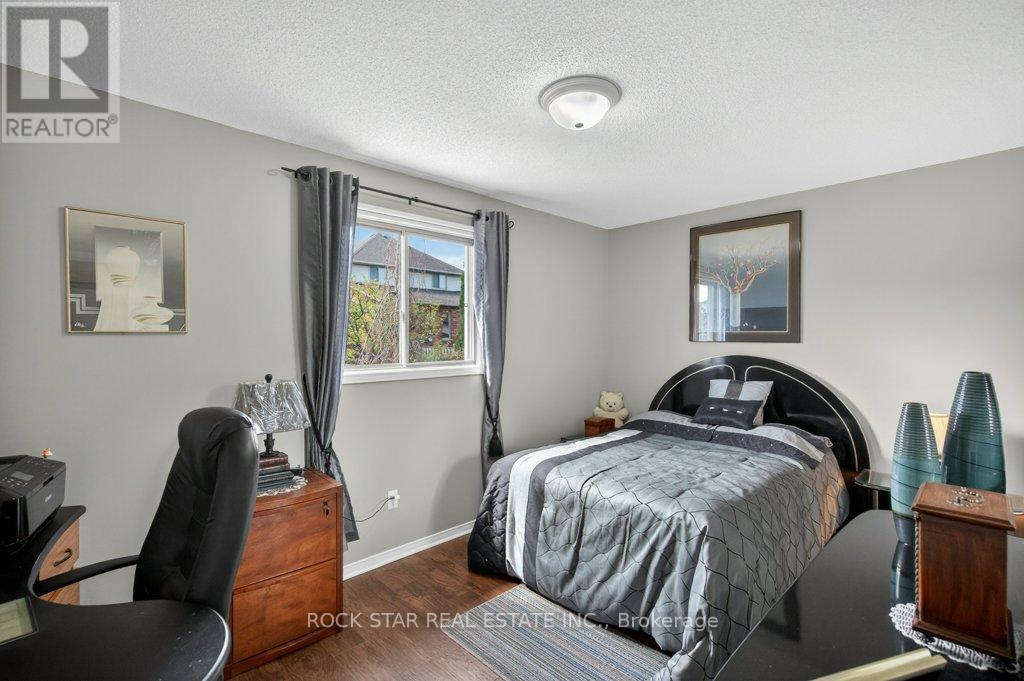35 HEPBURN CRESCENT — photo 16