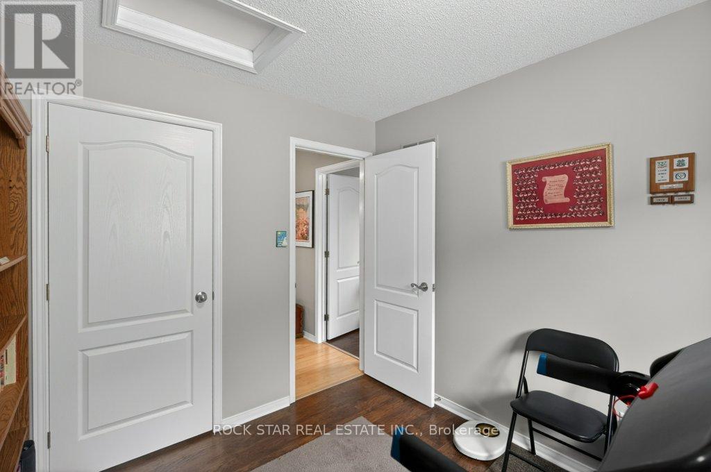 35 HEPBURN CRESCENT — photo 19