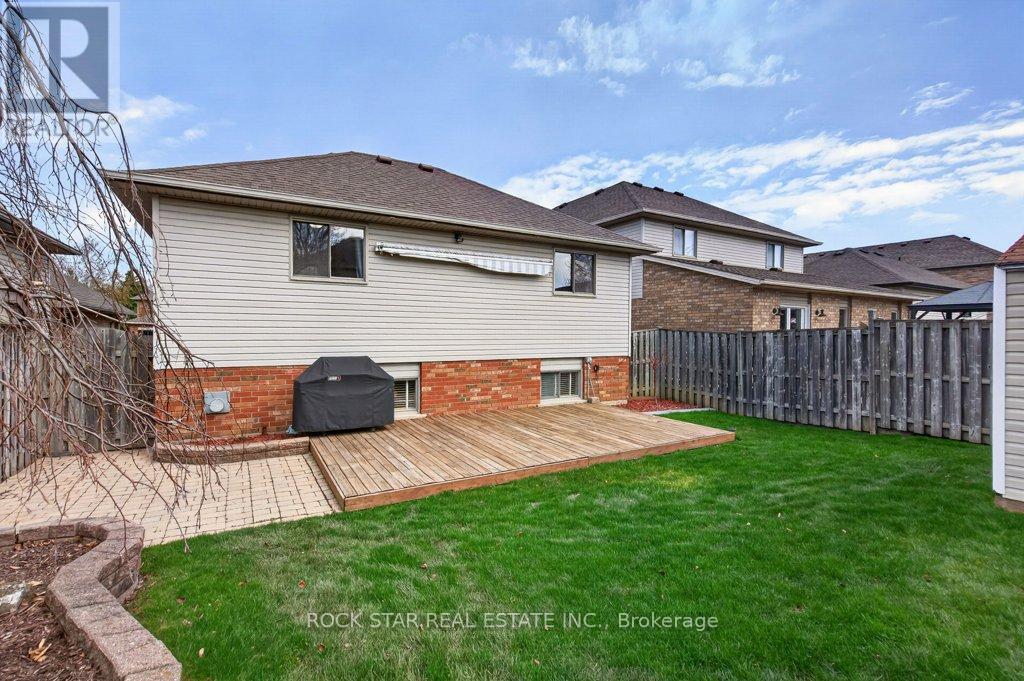 35 HEPBURN CRESCENT — photo 36