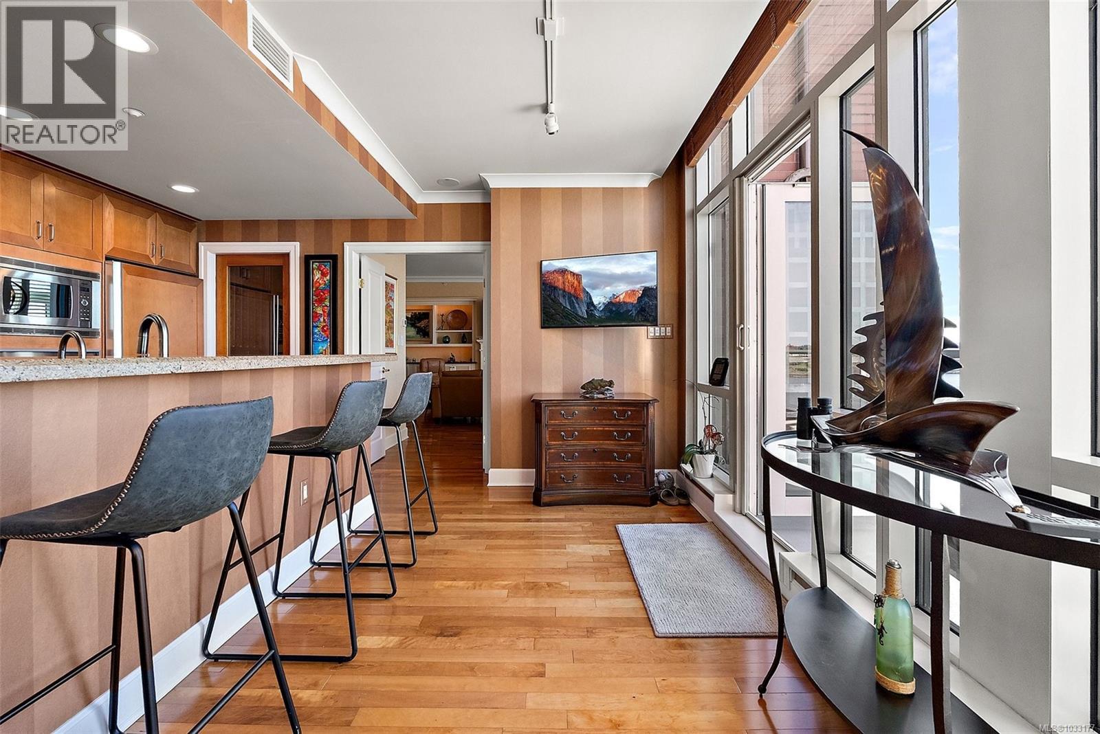 #807 21 Dallas Rd - 21