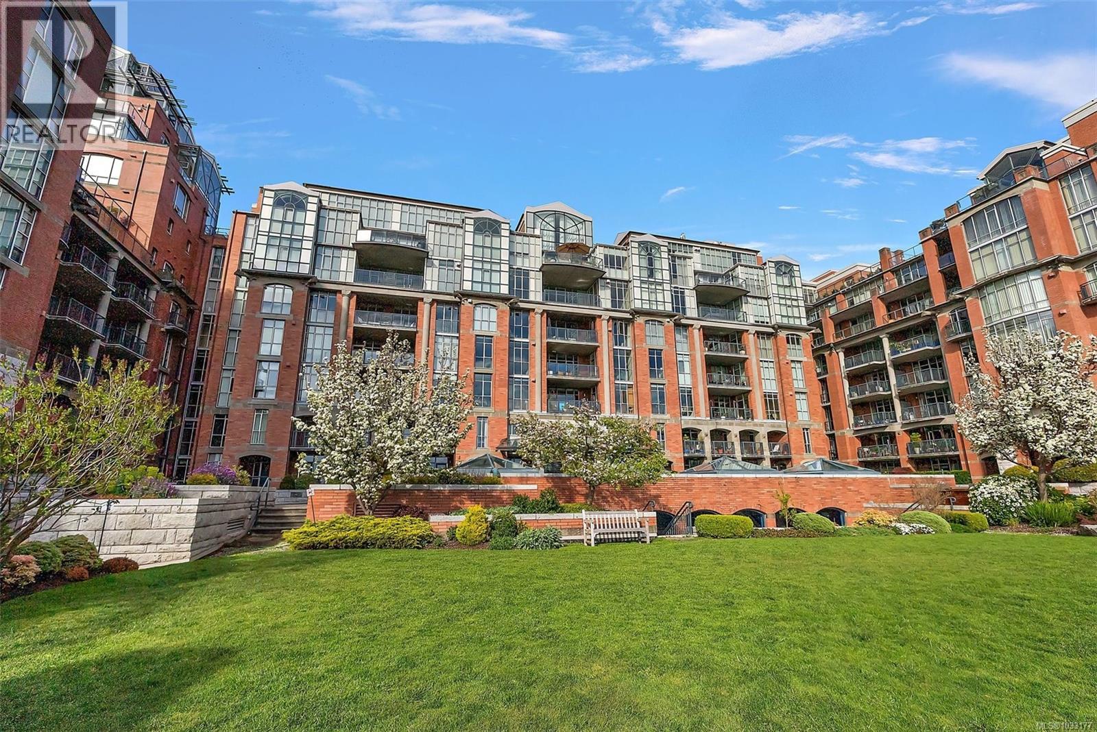 #807 21 Dallas Rd - Image 3