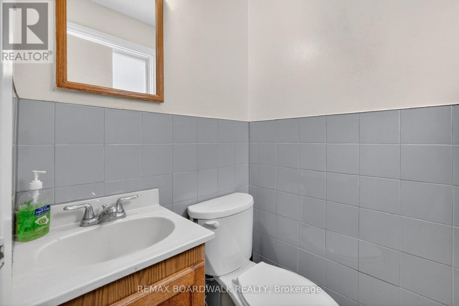 2666 REGINA STREET — photo 17
