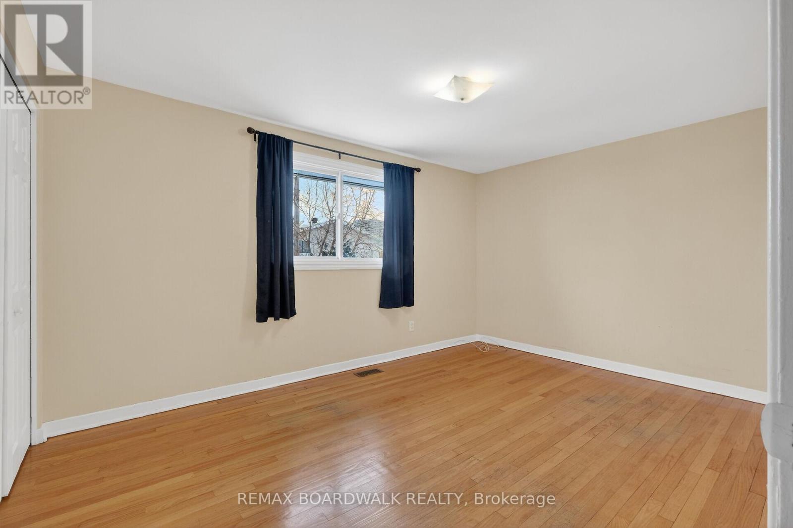2666 REGINA STREET — photo 20
