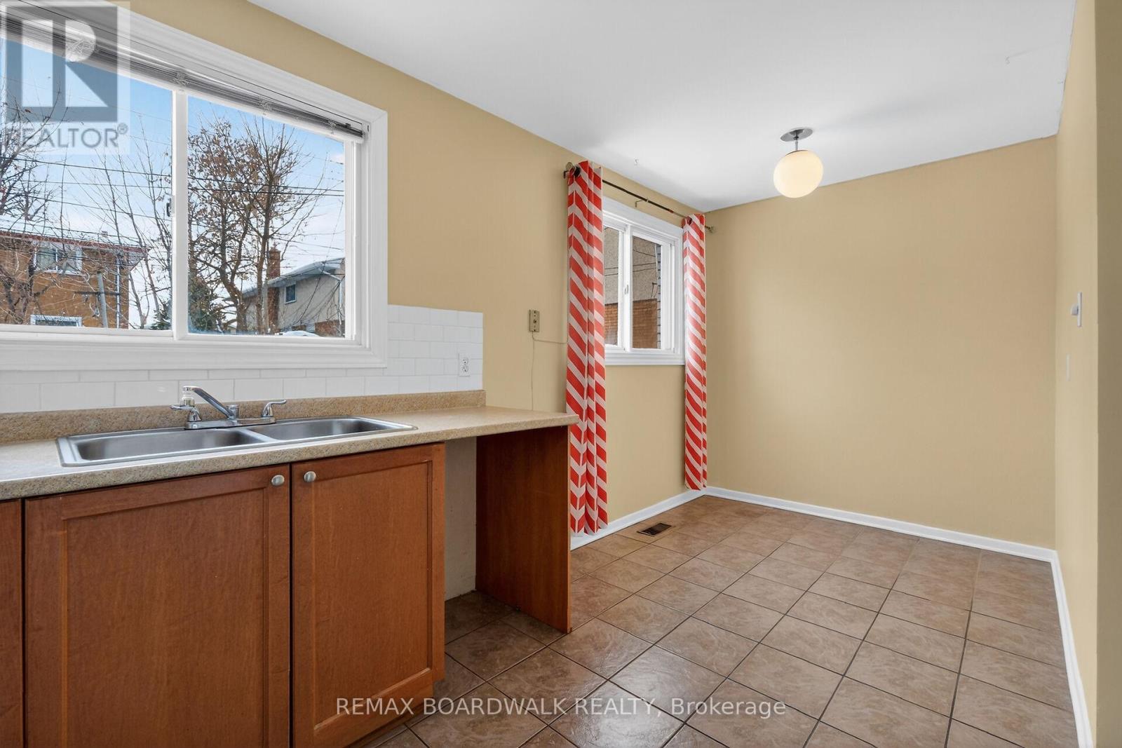 2666 REGINA STREET — photo 14