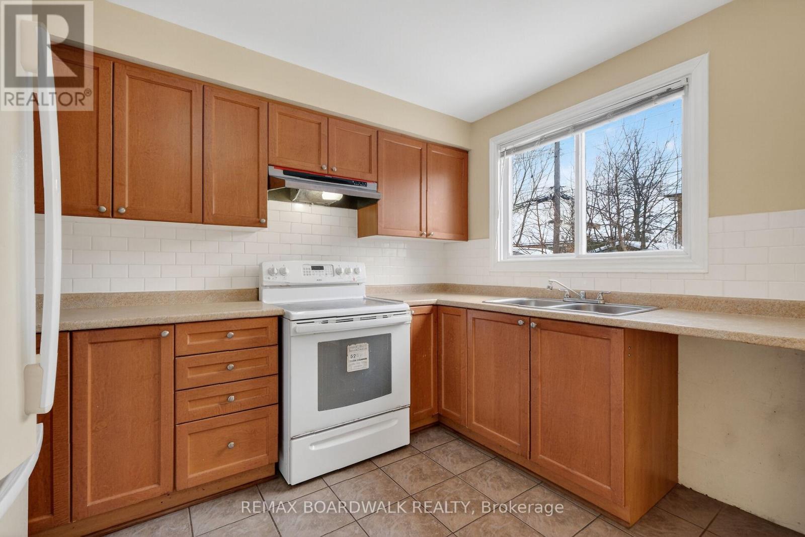 2666 REGINA STREET — photo 13