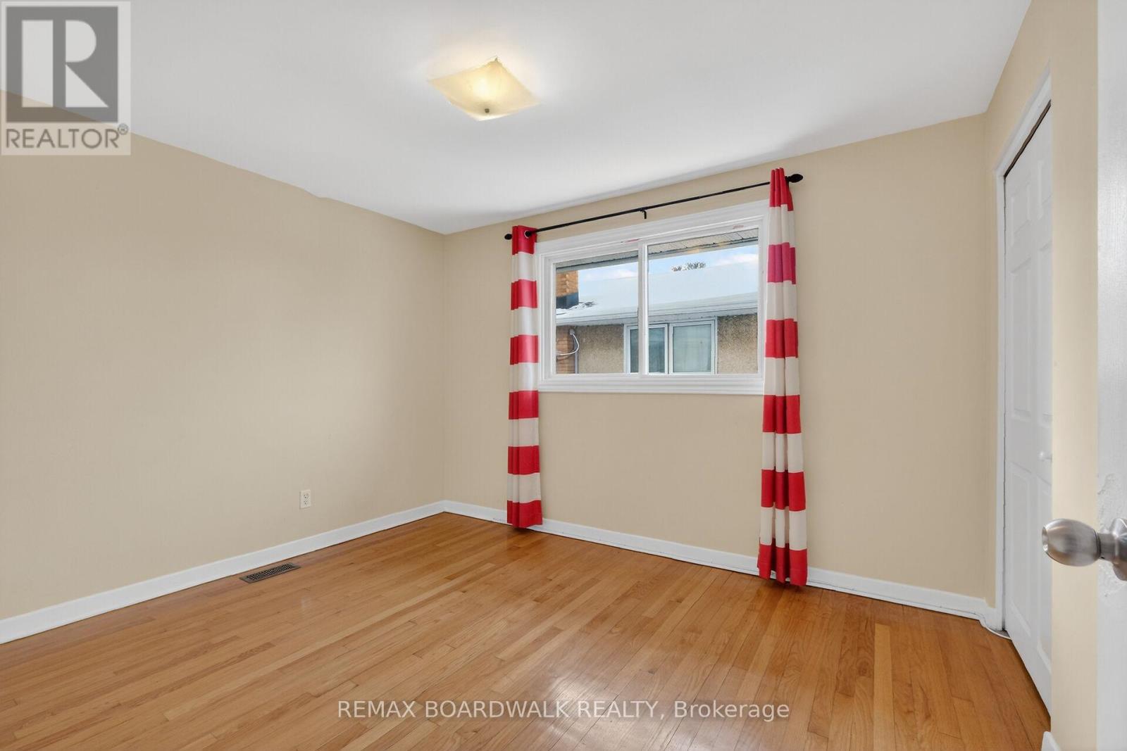 2666 REGINA STREET — photo 27