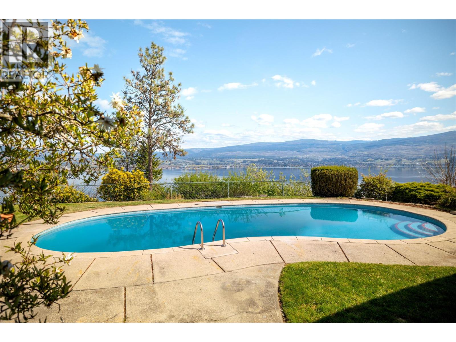  2901 Weatherhill Road, West Kelowna