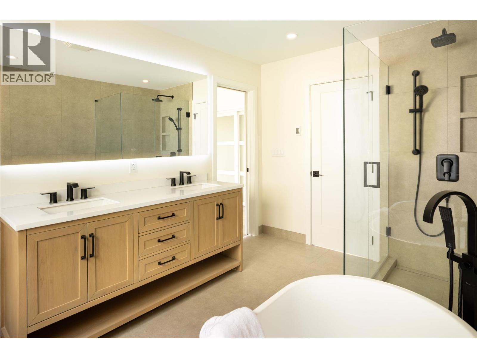  2901 Weatherhill Road, West Kelowna