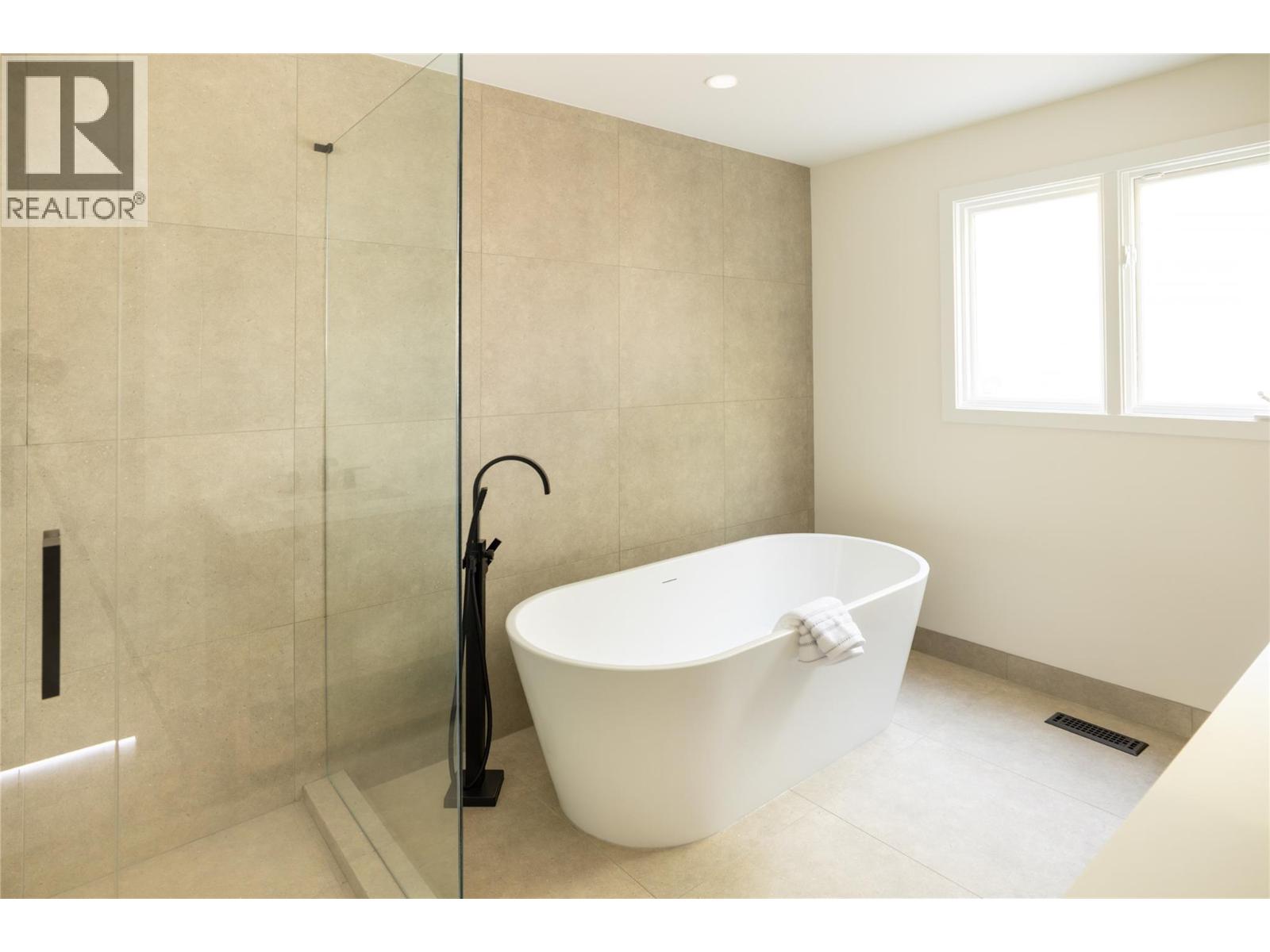  2901 Weatherhill Road, West Kelowna