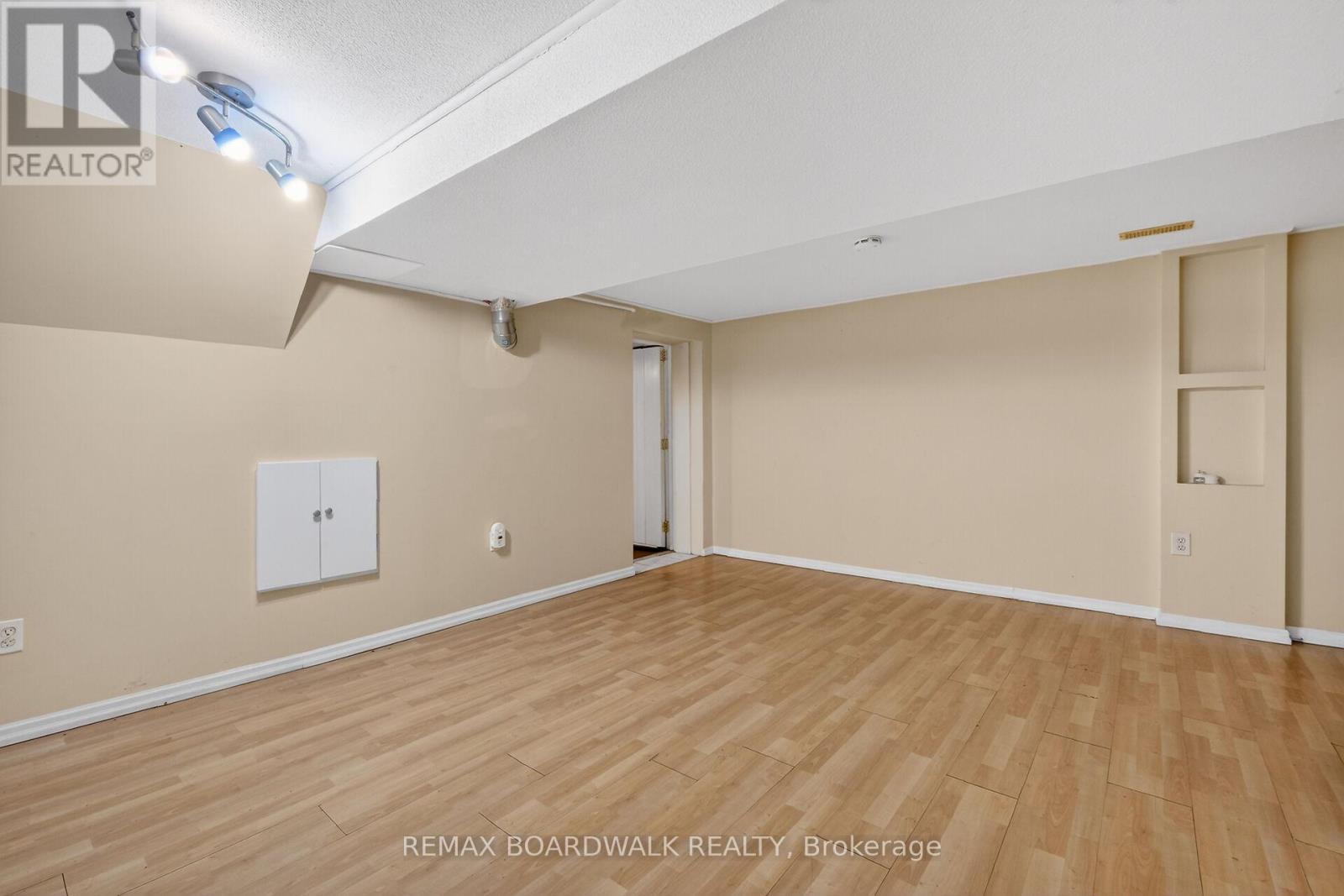 2666 REGINA STREET — photo 38
