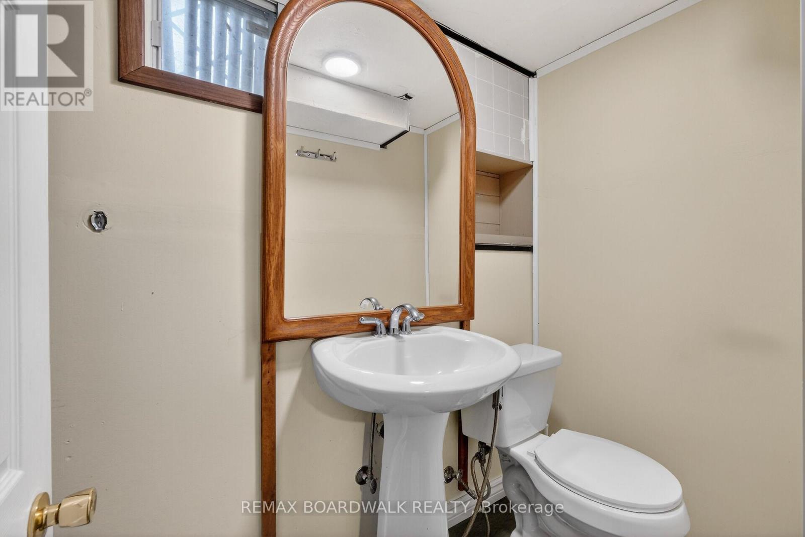 2666 REGINA STREET — photo 46