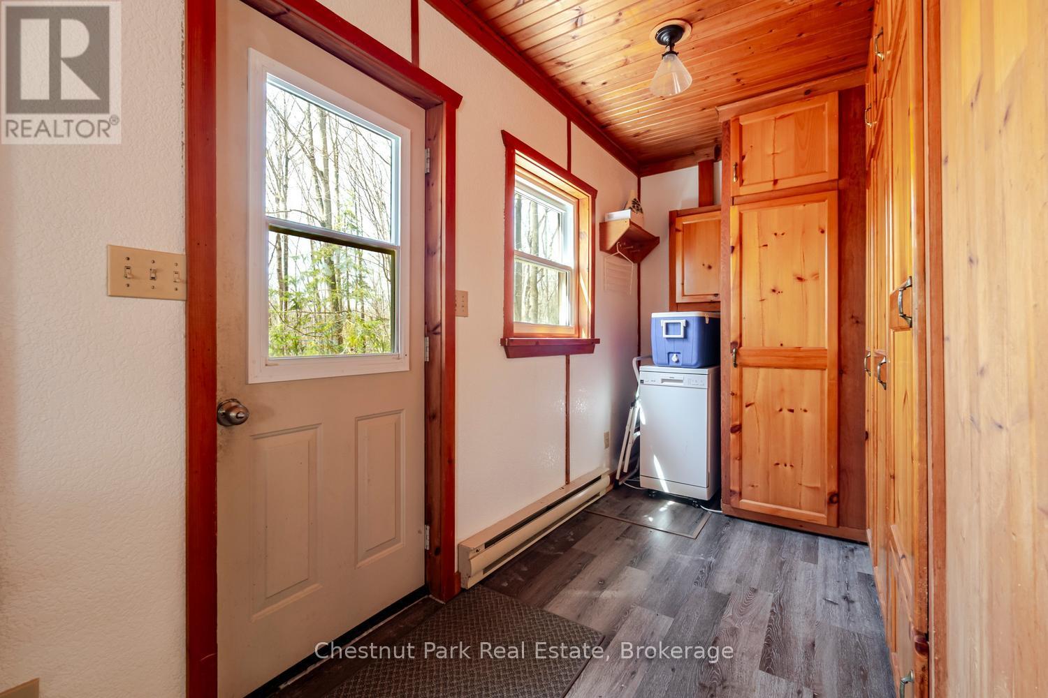 2096 BRUCE ROAD 9 - 15