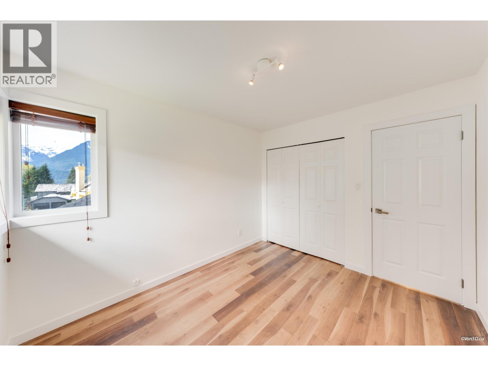 1004 PIA ROAD, Squamish