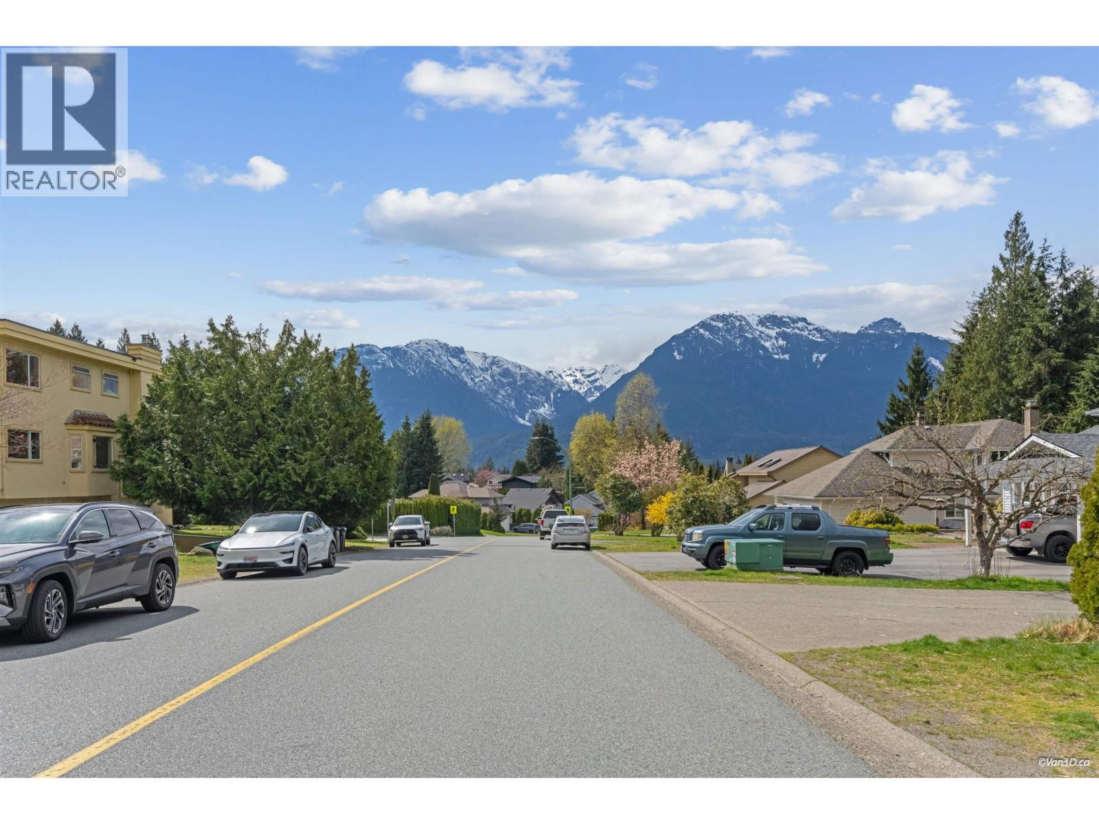 1004 PIA ROAD, Squamish