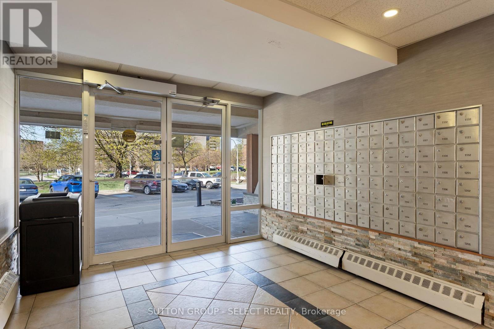 1107 - 583 MORNINGTON AVENUE — photo 4