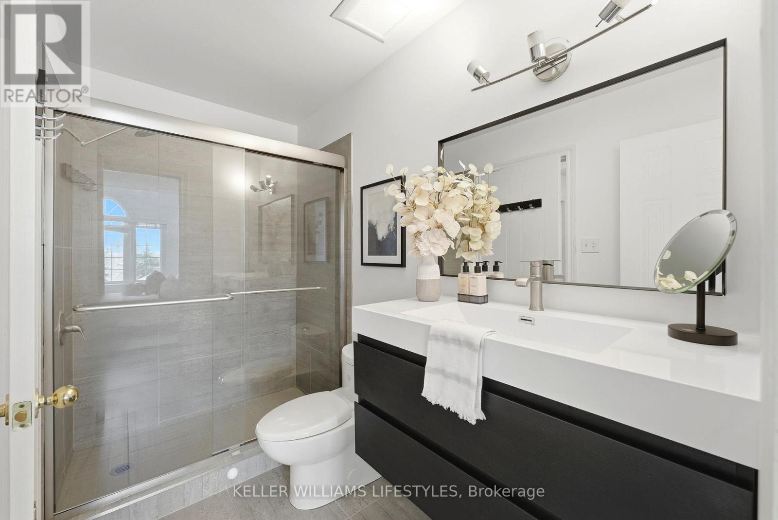 #16 270 NORTH CENTRE ROAD - 20