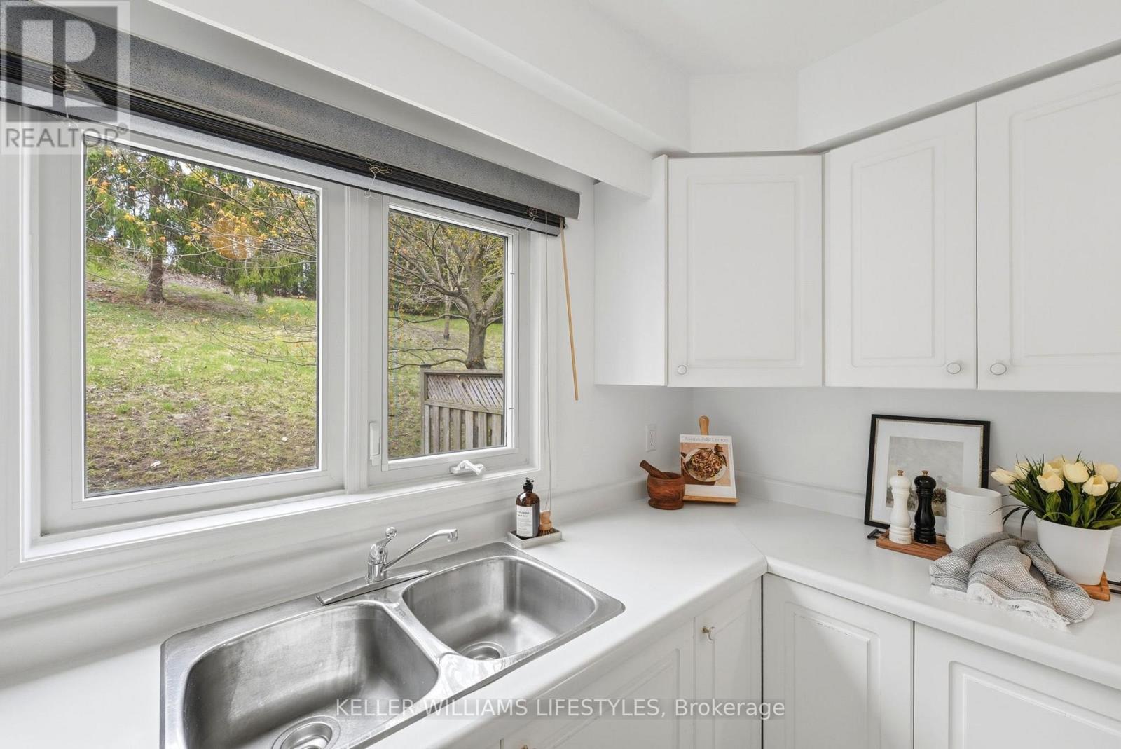 #16 270 NORTH CENTRE ROAD - 8