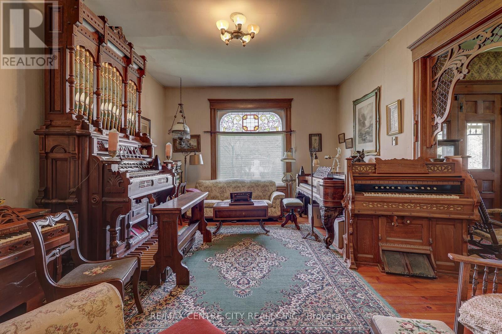 Front sitting room for connecting
