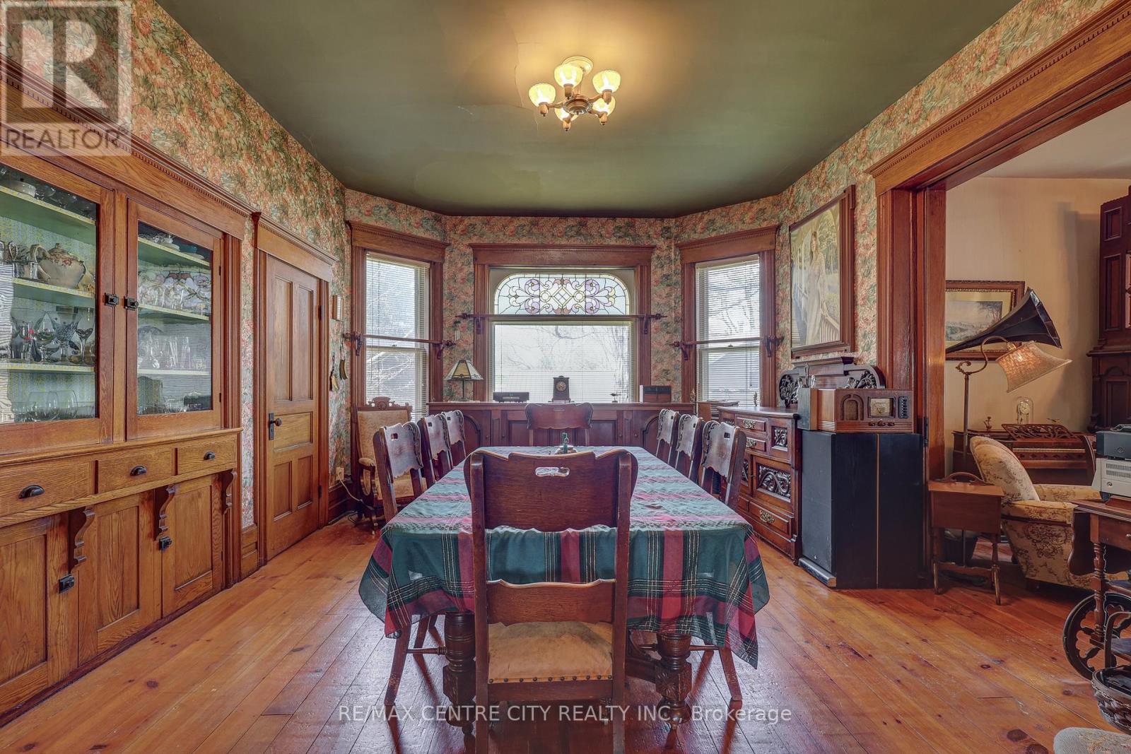 Dining room with 2 sets of pocket doors!