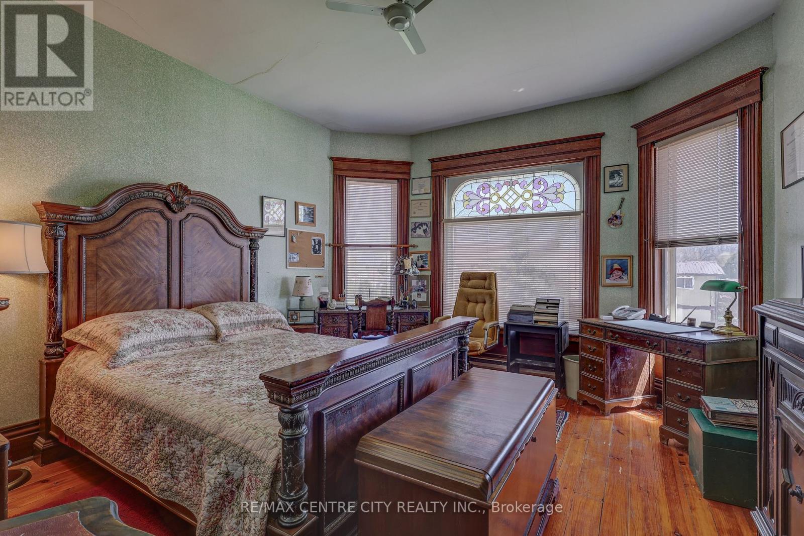 Amazing primary bedroom