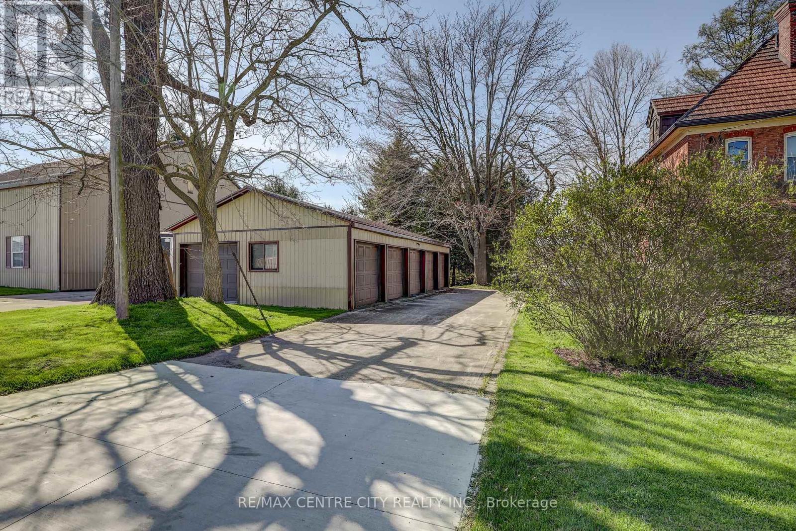 Garage with 6 garage doors!