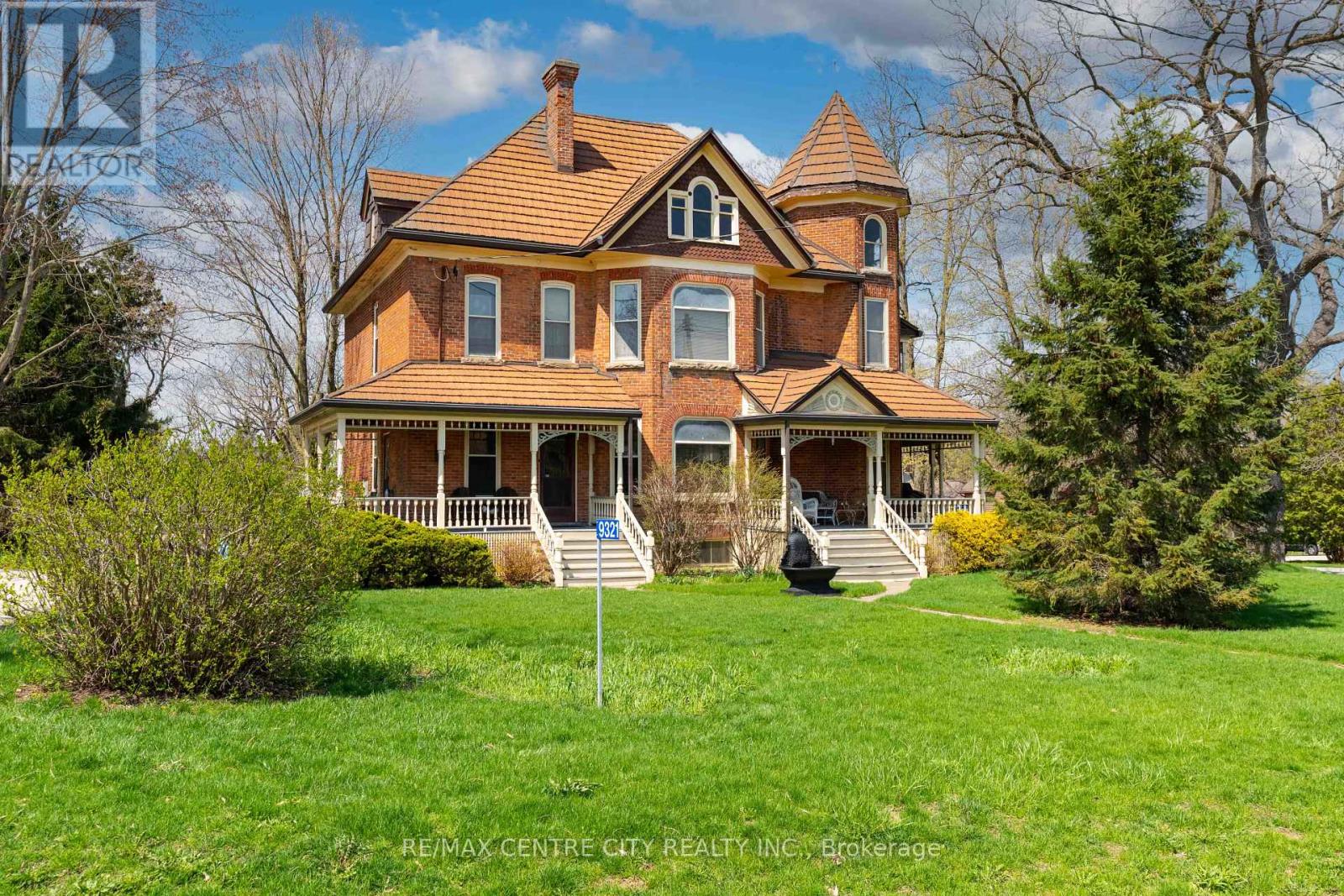 With 2 large porches
