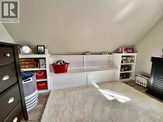 2916 BARRIERE LAKES Road - 11