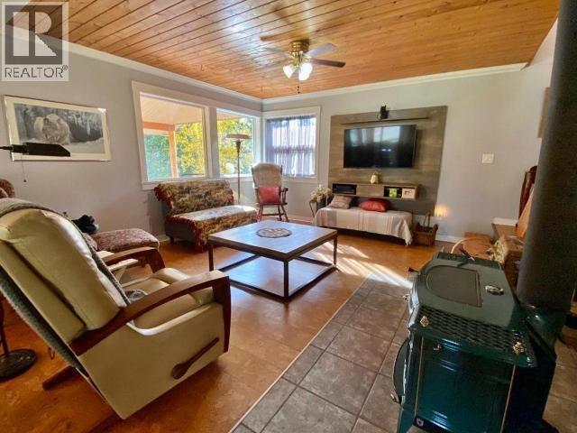 2916 BARRIERE LAKES Road - 6